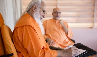 Pujya Swami Rameshwarananda Giri Maharaj y H.H. Sri Chandra Swami Udasin